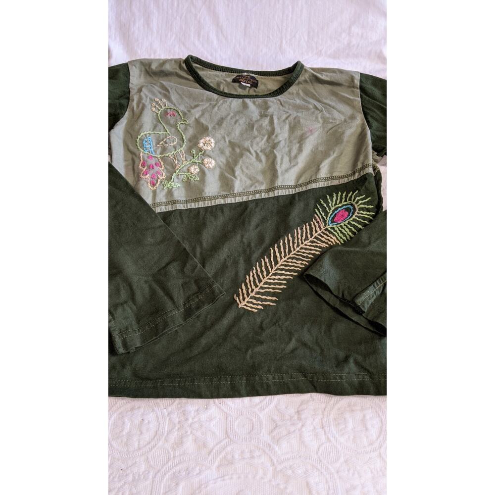 The Royal Collection girls sz. L green long sleeved tee. Beautiful design. Nt. d